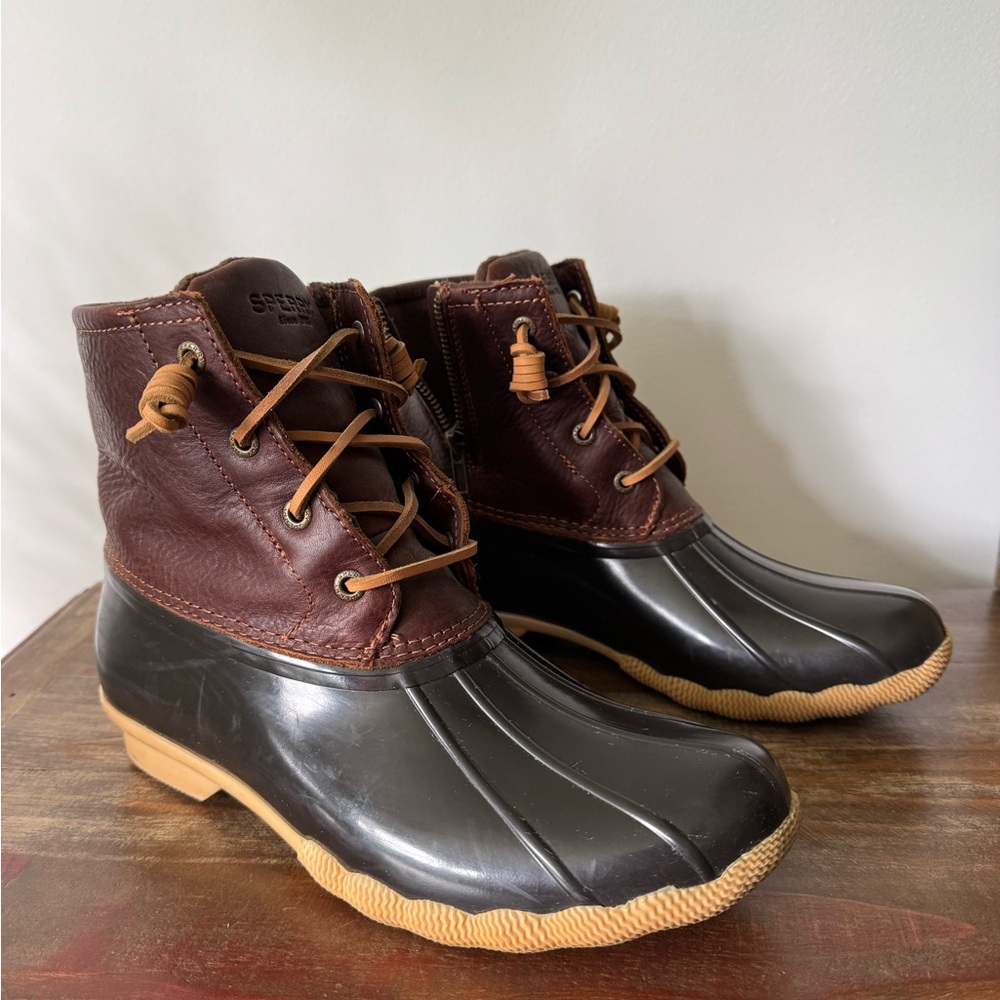 Sperry Women’s Saltwater Duck Boots - size 8.5